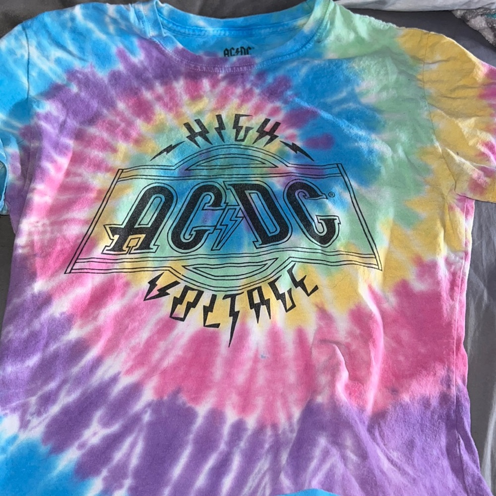 AC/DC high voltage tshirt. size large but fits like a medium. perfect condition